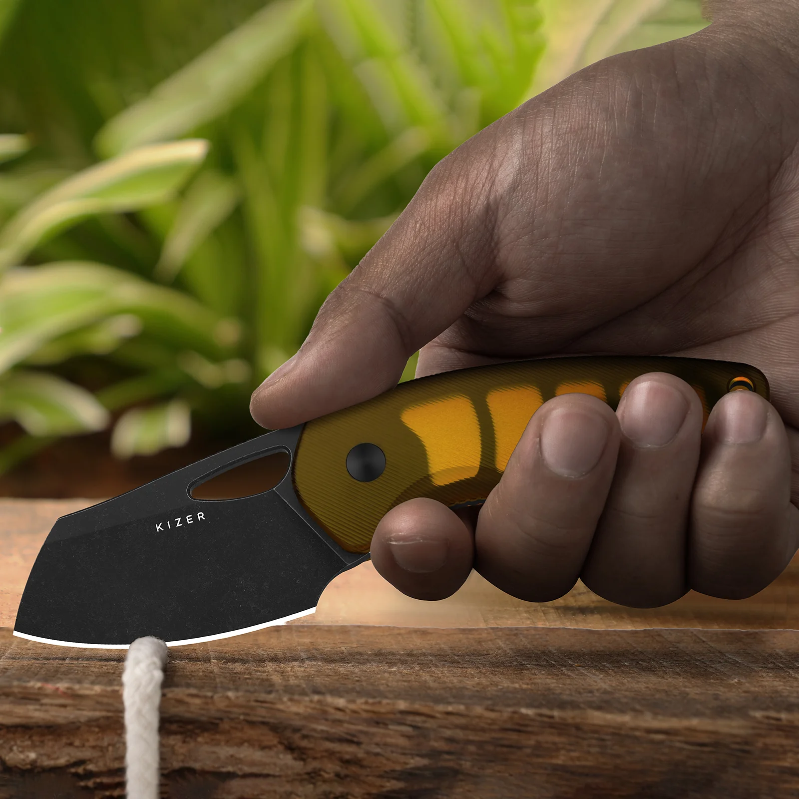 Hornet | Bee Belly Hollowed-out Handle | 14C28N | Fixed Blade | KizerV™ 1074A2 - Image 16
