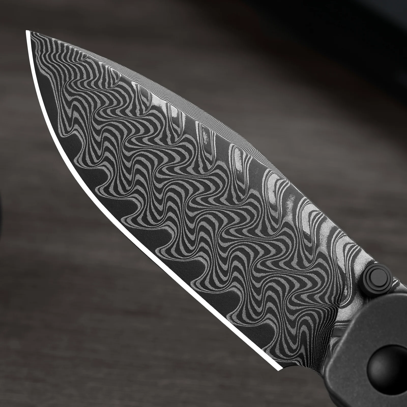 Coywolf | Damascus | Titanium & Carbon Fiber | Frame Lock | KizerB™ 3685A1 - Image 10