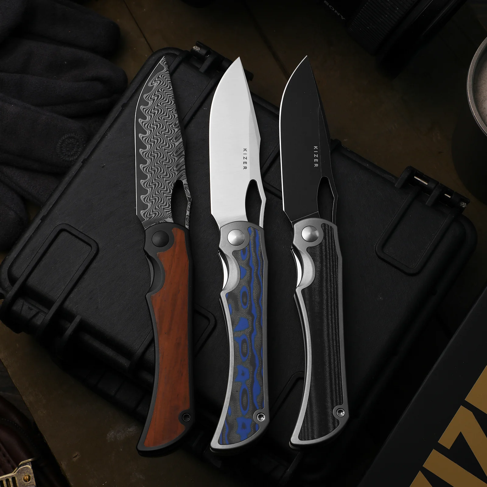 Allure | Balanced Form | Black Acid Damascus | Titanium & Panama Rosewood | KizerB™ 4763LDA3 - Image 8