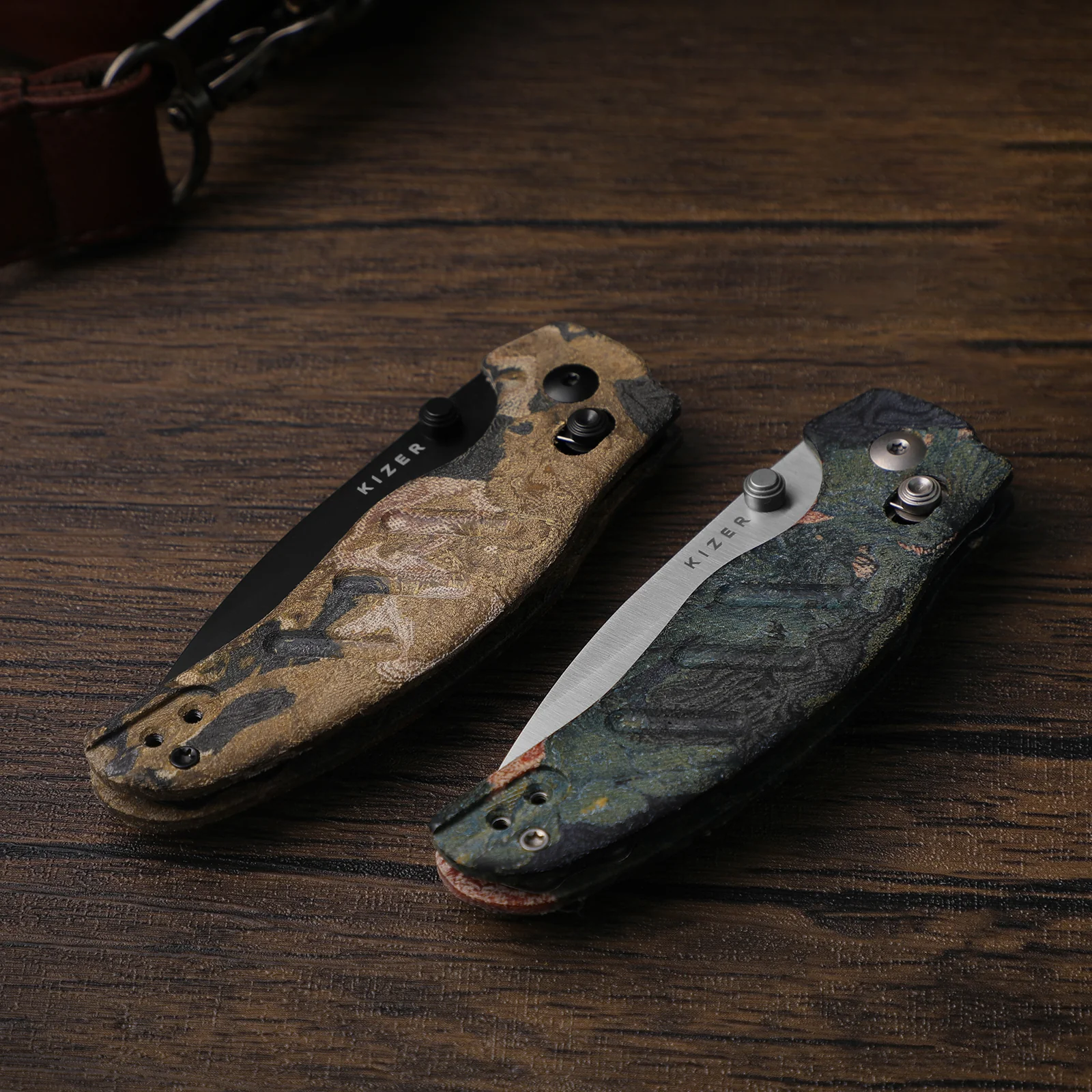 Sheepdog® C01C 2.9 CD | Current Micarta (Blue Burl Canvas) | Kizer Clutch Lock™ | Nitro-V | KizerV™ 3488.29CDA3 - Image 11