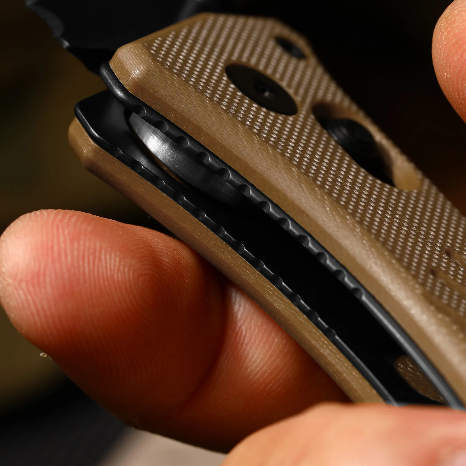 Aegis T | Kizer Clutch Lock™ | Tanto | Rescue Hook & Glass Breaker | KizerV™ 3774CTA2 - Image 17