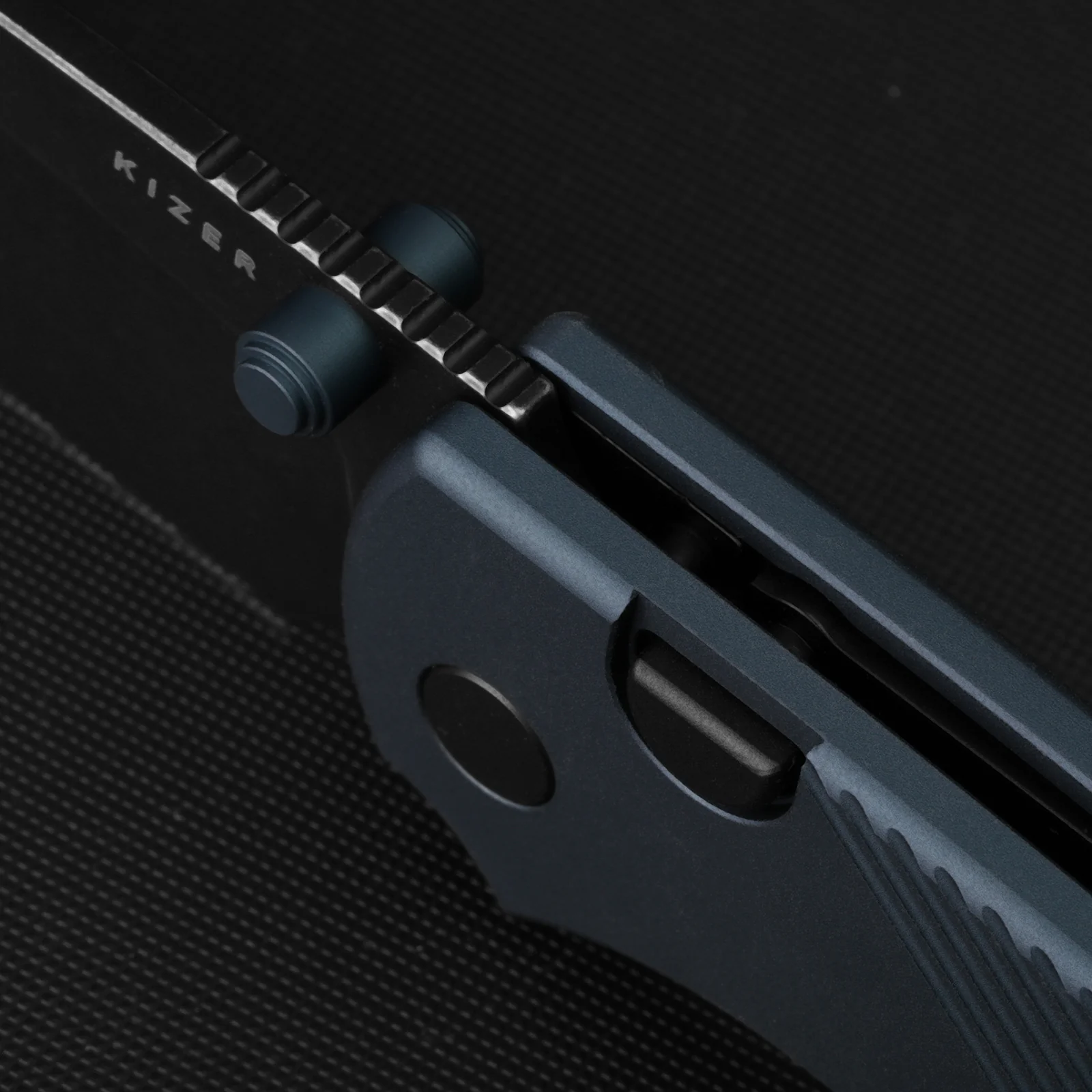 Glaux | Kizer Button Liner Lock™ | Aluminum | Black PVD Coating & Stonewashed | KizerV™ 3801A3 - Image 11