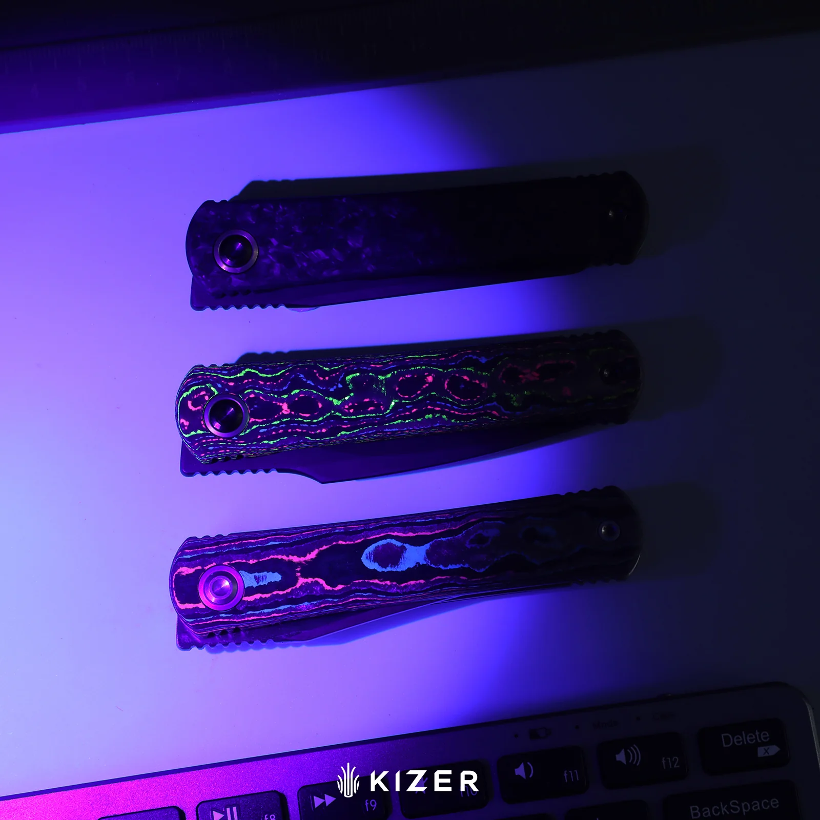 Feist 3 | CPM S90V + Matte DLC Ultra | Hawkbill | UV-Luminescent | Titanium (Matte DLC Ultra) & CamoCarbon Ultimate Warrior | KizerX® 3499.3A3 - Image 15